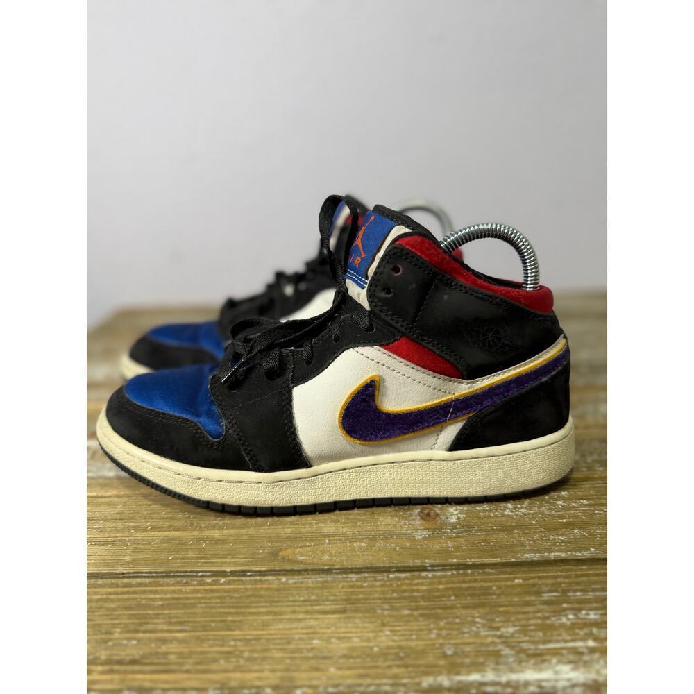 Nike Air Jordan 1 Mid SE RIVALS Lakers Top 4 2019 Size 6.5Y Kids BQ6931-0005 - Picture 3 of 9